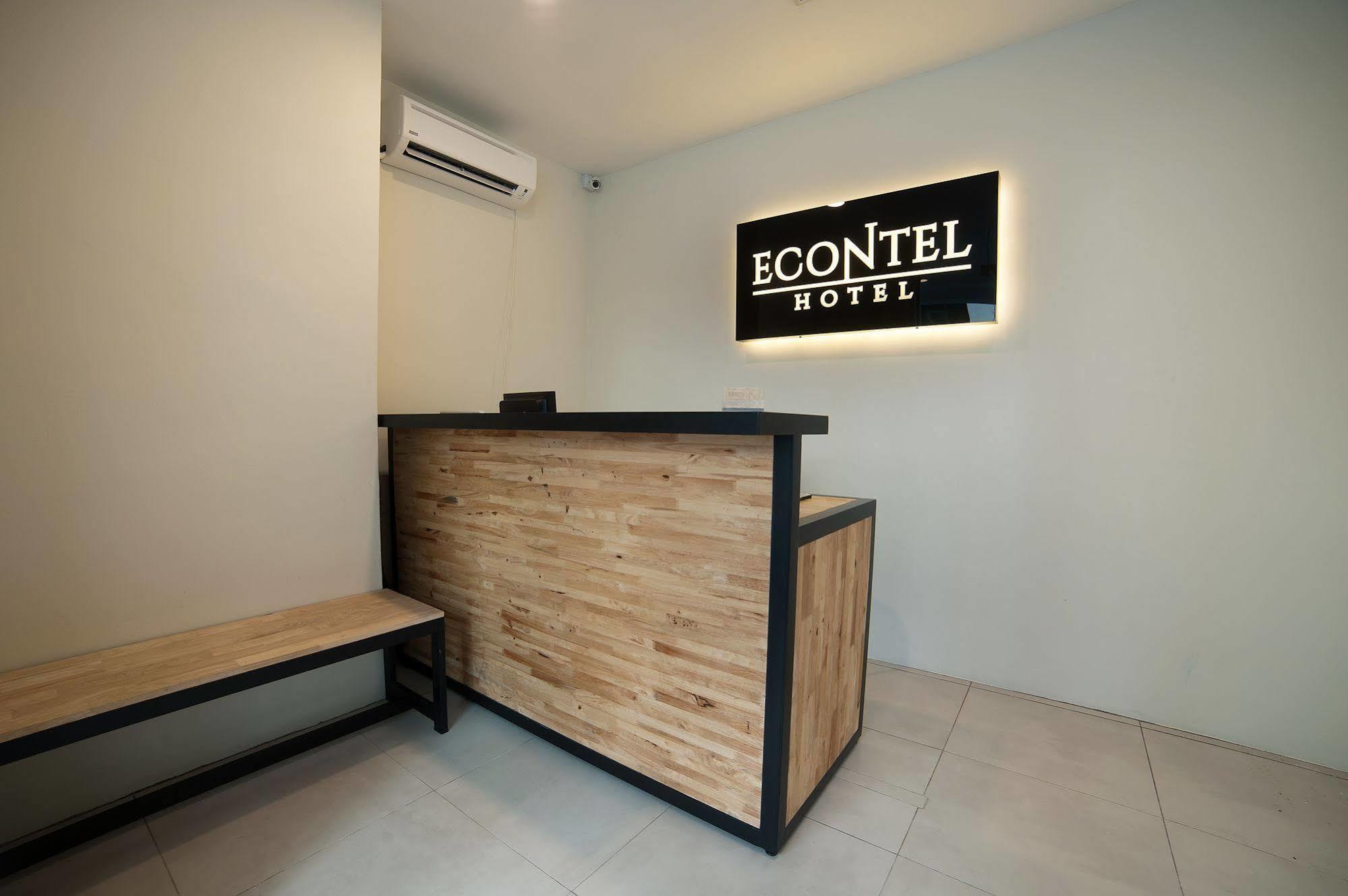 Econtel Hotel Bayan Baru Buitenkant foto